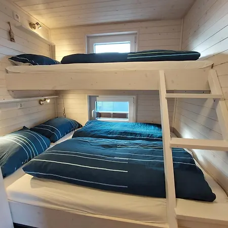 Hausboot Hecht Mit Dachterrasse In Marina Minde, Daenemark Сasa de vacaciones