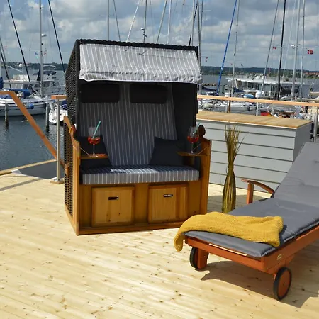 Сasa de vacaciones Hausboot Hecht Mit Dachterrasse In Marina Minde, Daenemark *
