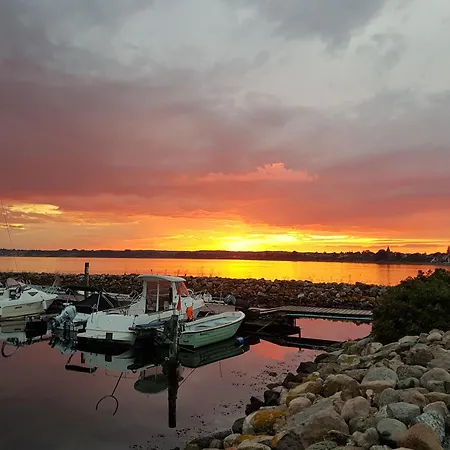 Hausboot Hecht Mit Dachterrasse In Marina Minde, Daenemark * Egernsund