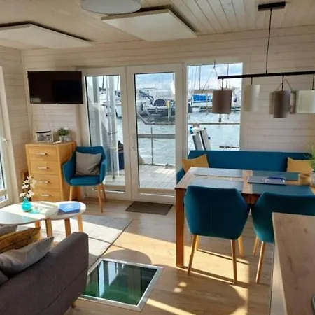 Hausboot Hecht Mit Dachterrasse In Marina Minde, Daenemark Сasa de vacaciones Egernsund